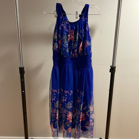 Dress - Picture 1 of 3